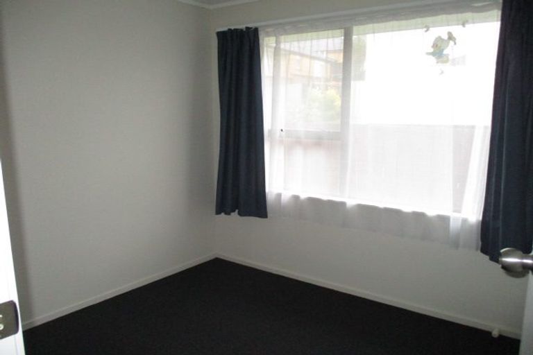 Photo of property in 22 Glen Close, Glen Eden, Auckland, 0602