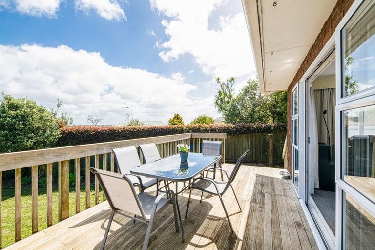 Photo of property in 9 Boler Place, New Lynn, Auckland, 0600