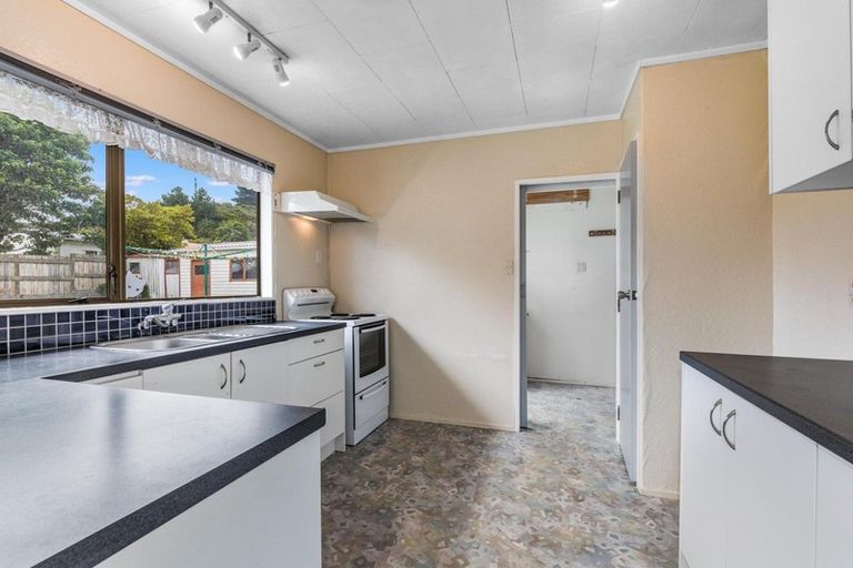 Photo of property in 94 Omapere Street, Whitby, Porirua, 5024