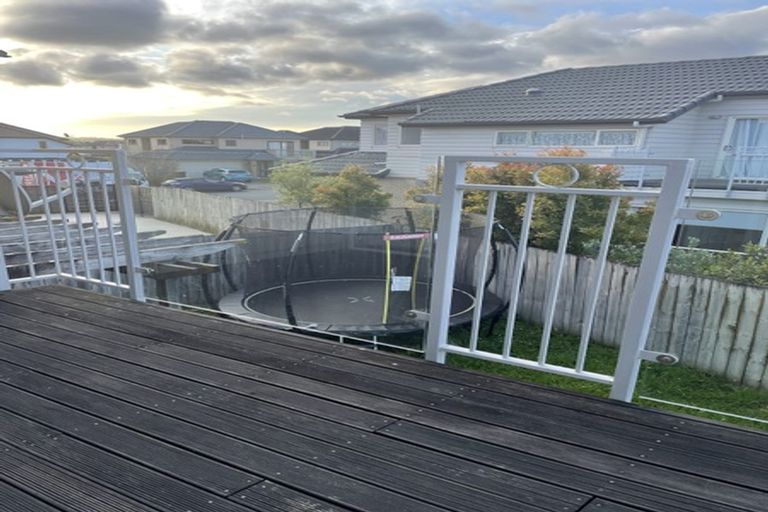 Photo of property in 7 Bordeaux Parade, Te Atatu South, Auckland, 0610