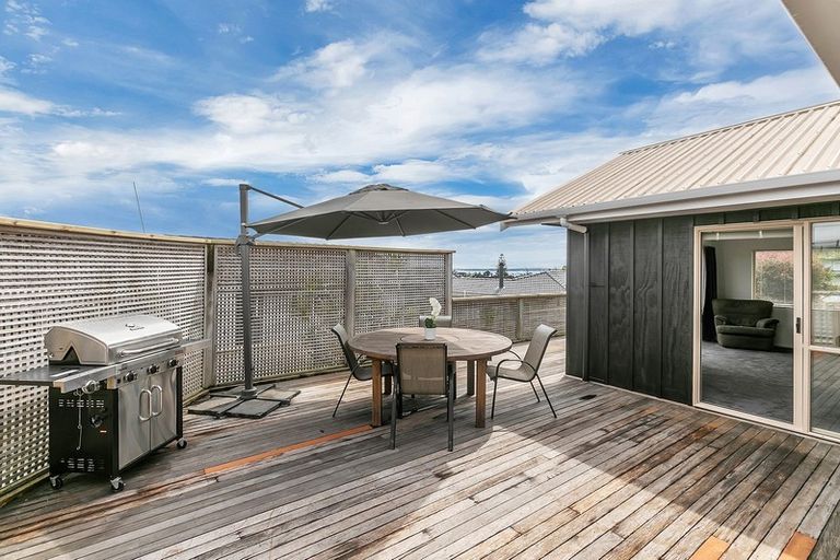 Photo of property in 2/108 Awaruku Road, Torbay, Auckland, 0630