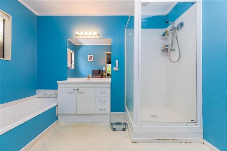 Photo of property in 1/11 Javelin Place, West Harbour, Auckland, 0618