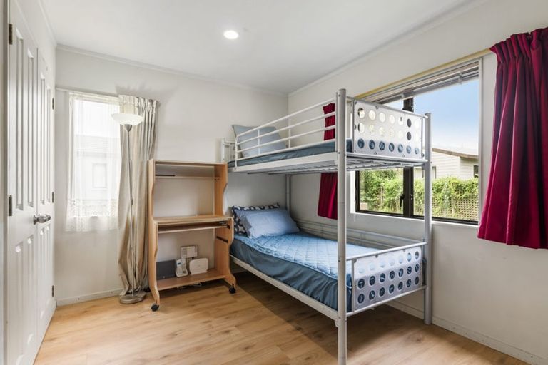 Photo of property in 10/17 Neta Grove, Henderson, Auckland, 0612