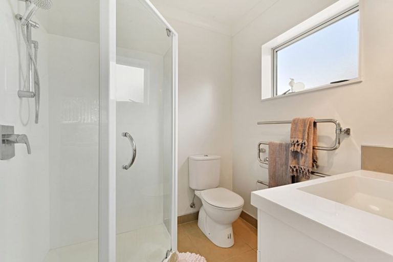 Photo of property in 58 Blanes Road, Weymouth, Auckland, 2103