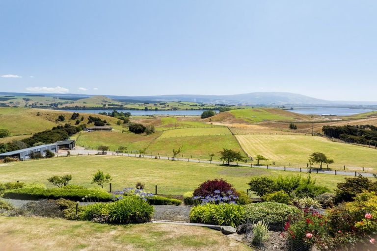 Photo of property in 67 Surrey Heights, Waihola, Outram, 9073