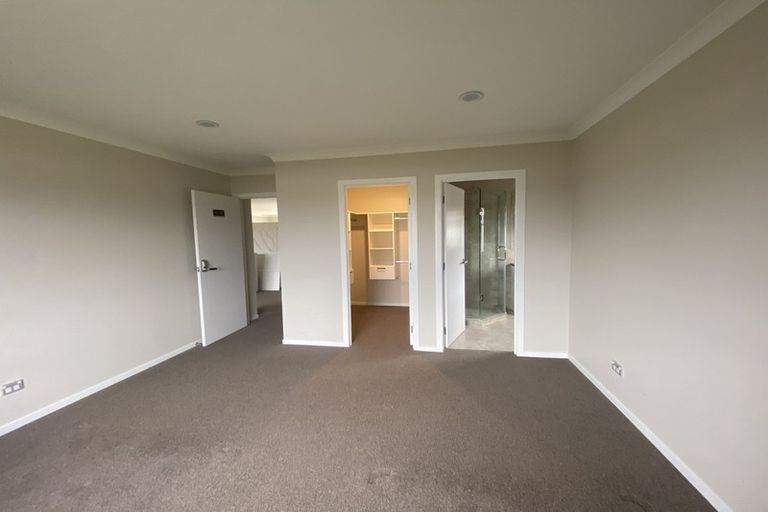 Photo of property in 7 Iwinuku Crescent, Wattle Downs, Auckland, 2103