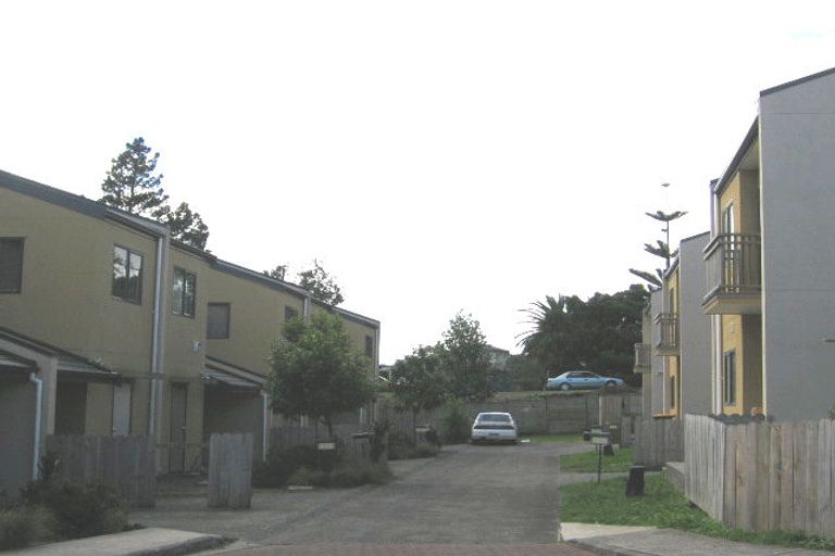 Photo of property in 15 Sun Place, Henderson, Auckland, 0612