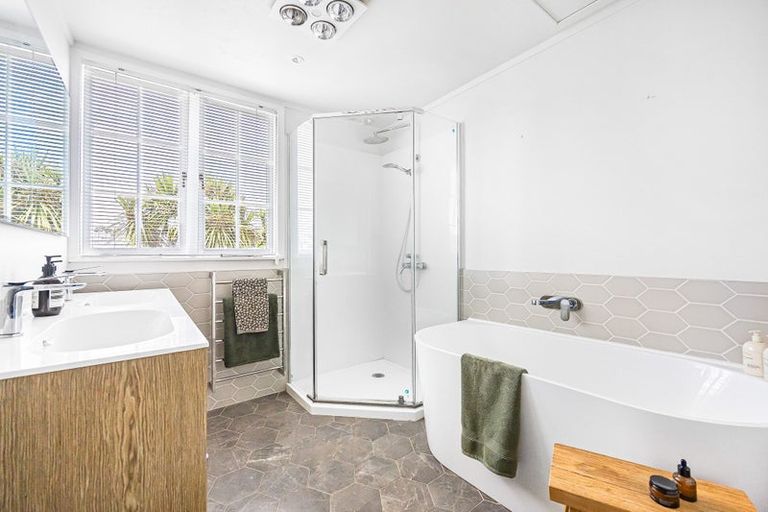 Photo of property in 203 Hurstmere Road, Takapuna, Auckland, 0622