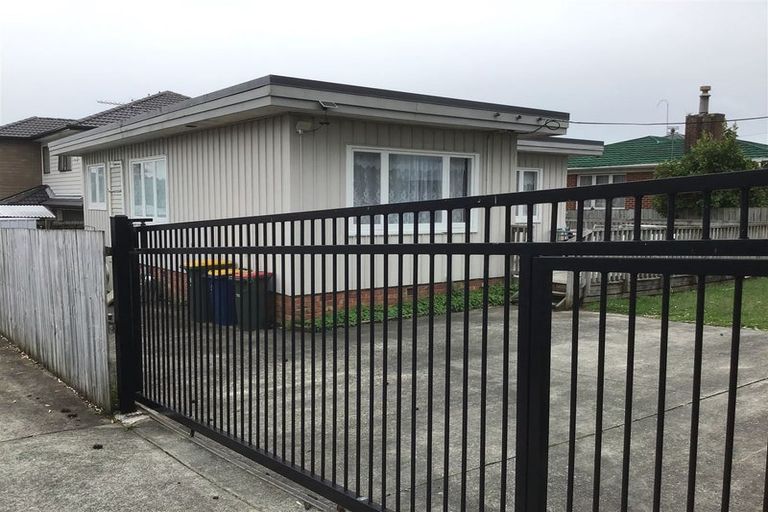 Photo of property in 4 Vanguard Road, Kelston, Auckland, 0602