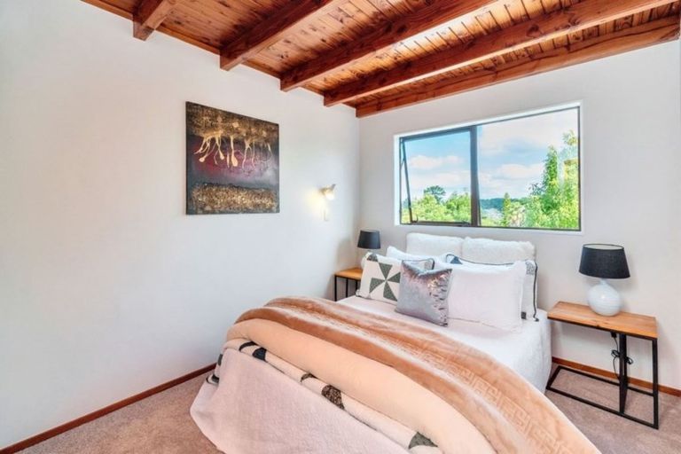 Photo of property in 5 Kayle Glen, West Harbour, Auckland, 0618