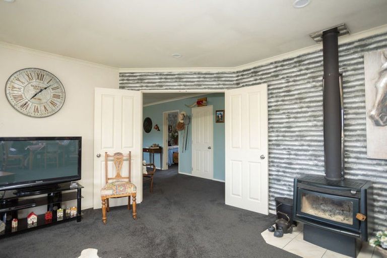 Photo of property in 28 Cowper Side Road, Dannevirke, 4976