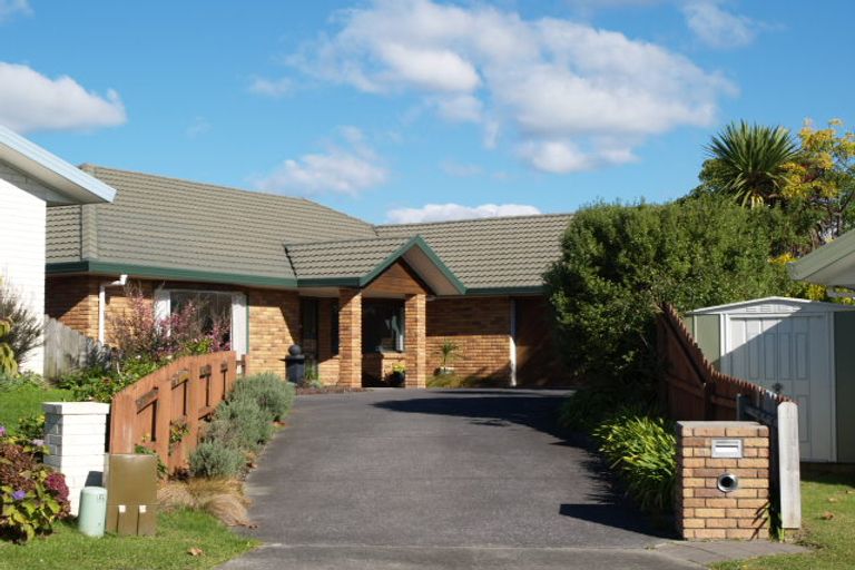 Photo of property in 11 Ravensdale Rise, Northpark, Auckland, 2013