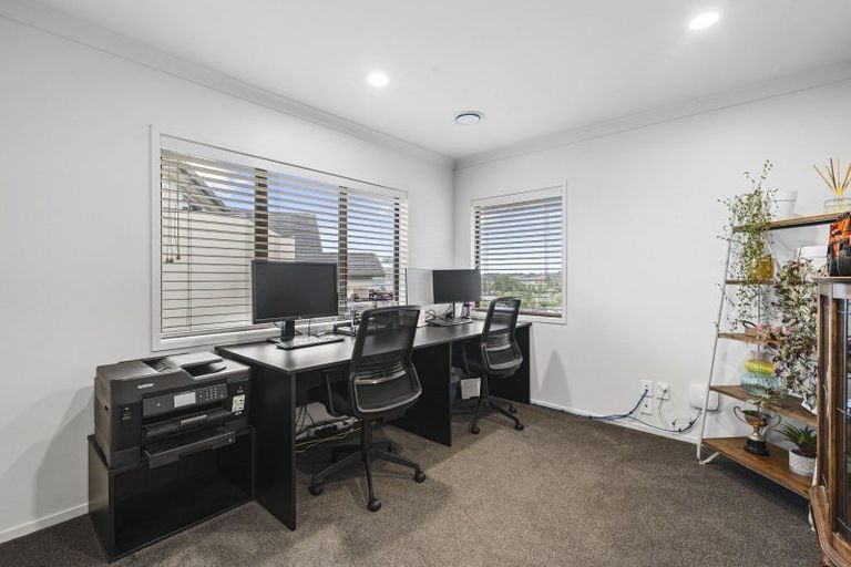 Photo of property in 9 Ellivani Rise, Pukekohe, 2120