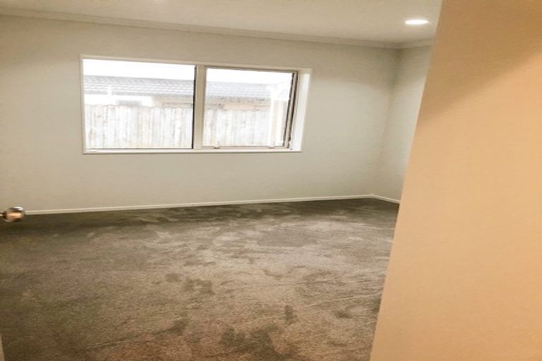 Photo of property in 43 Carisbrook Crescent, Papakura, 2110