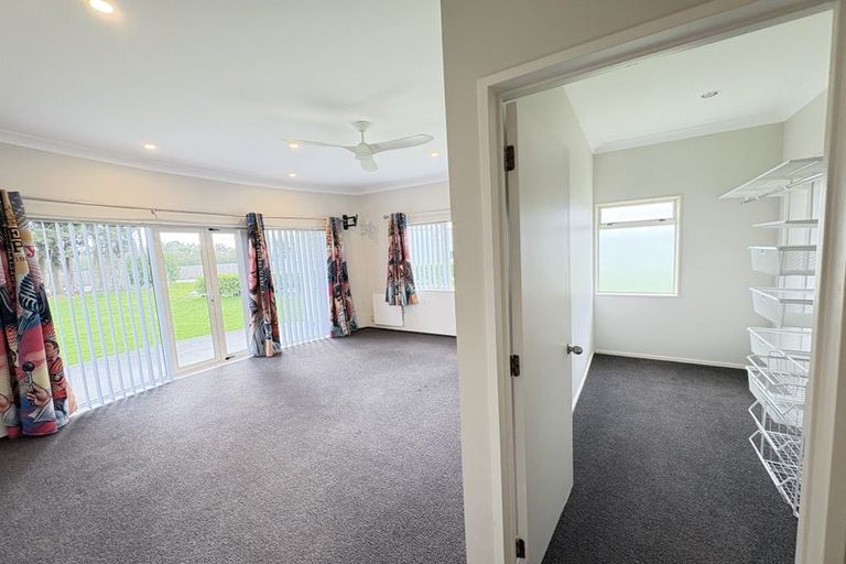 Photo of property in 154 Boord Crescent, Kumeu, 0891