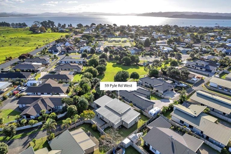 Photo of property in 59 Pyle Road West, One Tree Point, 0118