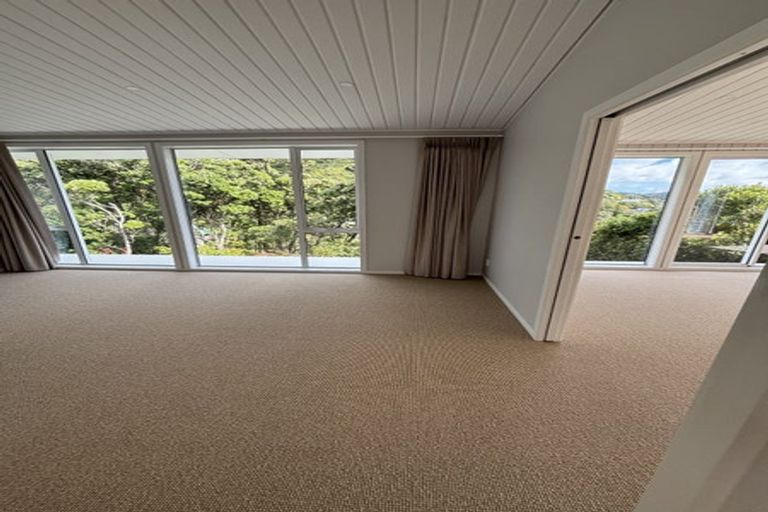 Photo of property in 42 Versailles Street, Karori, Wellington, 6012