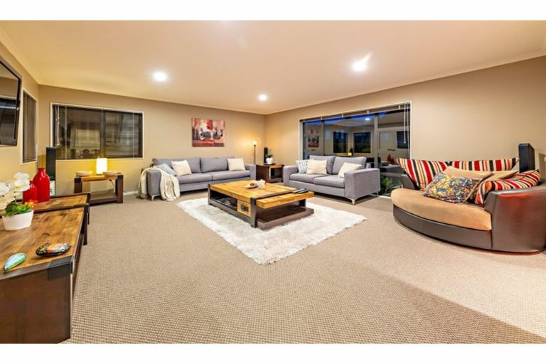 Photo of property in 12 Lucca Crescent, Flat Bush, Auckland, 2019