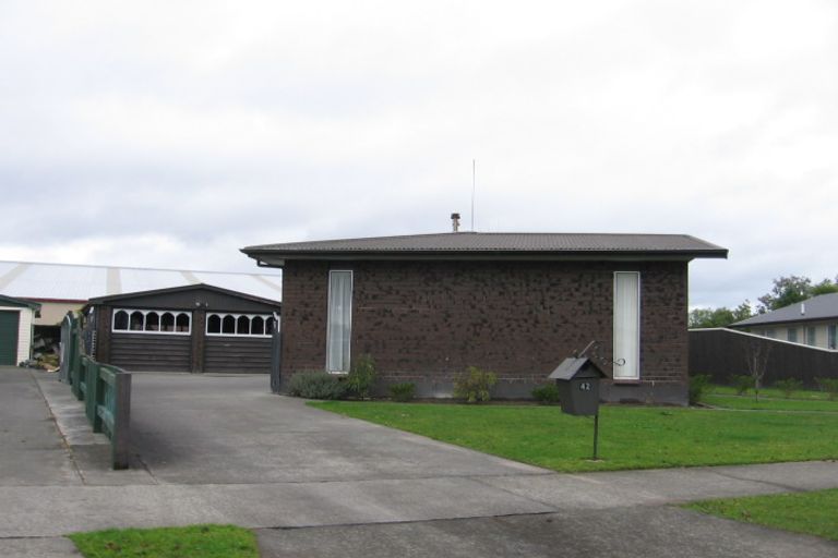 Photo of property in 42 Acacia Street, Kelvin Grove, Palmerston North, 4414