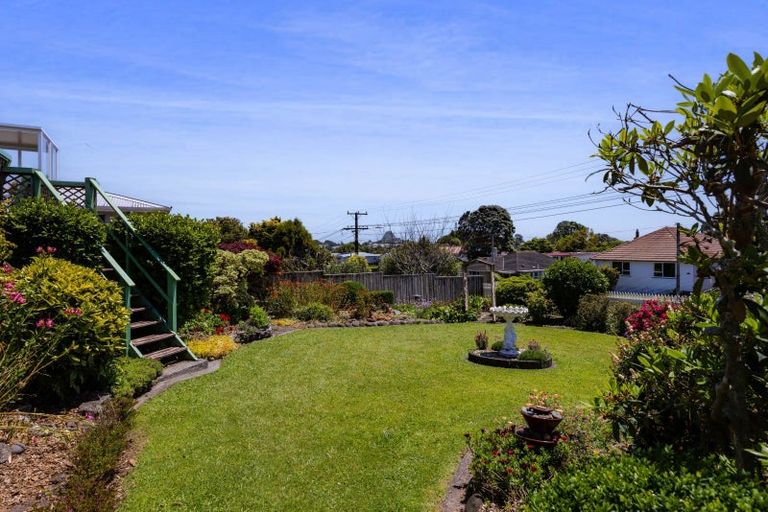 Photo of property in 81 Omata Road, Marfell, New Plymouth, 4310