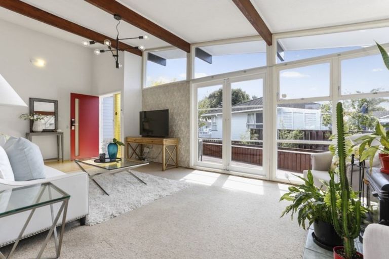 Photo of property in 18 Dalry Place, Mangere Bridge, Auckland, 2022