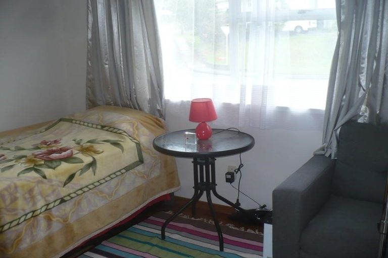 Photo of property in 50 Divich Avenue, Te Atatu South, Auckland, 0610