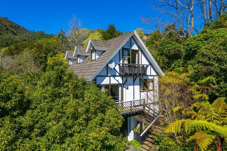 Photo of property in 5 Newgate Street, Picton, 7220