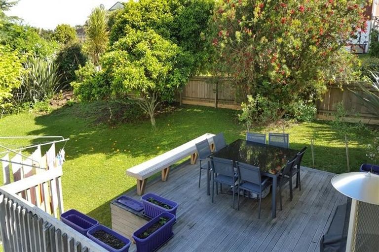 Photo of property in 3 Waari Avenue, Sunnyvale, Auckland, 0612
