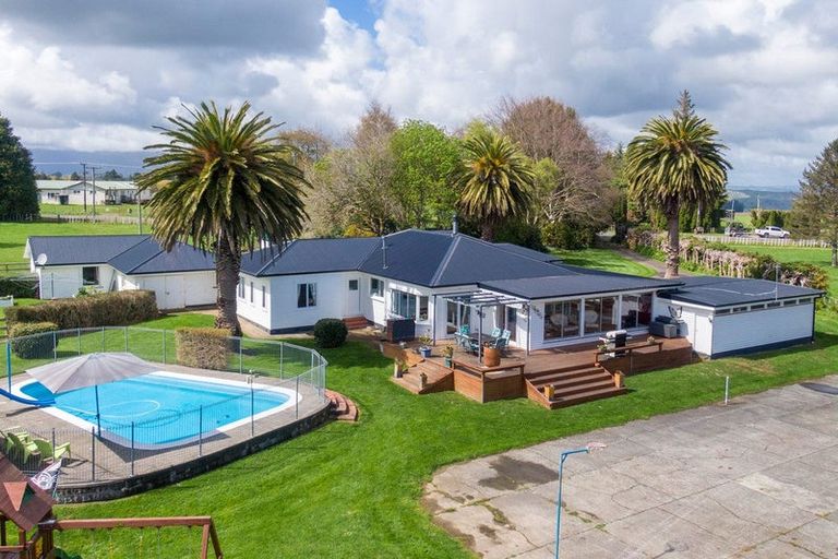Photo of property in 2523 Kimbolton Road, Kiwitea, Feilding, 4777