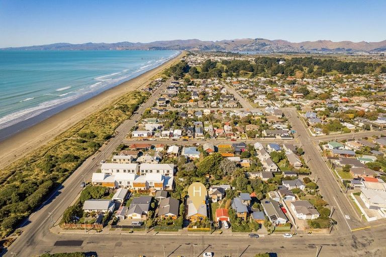 Photo of property in 13 Effingham Street, North New Brighton, Christchurch, 8083