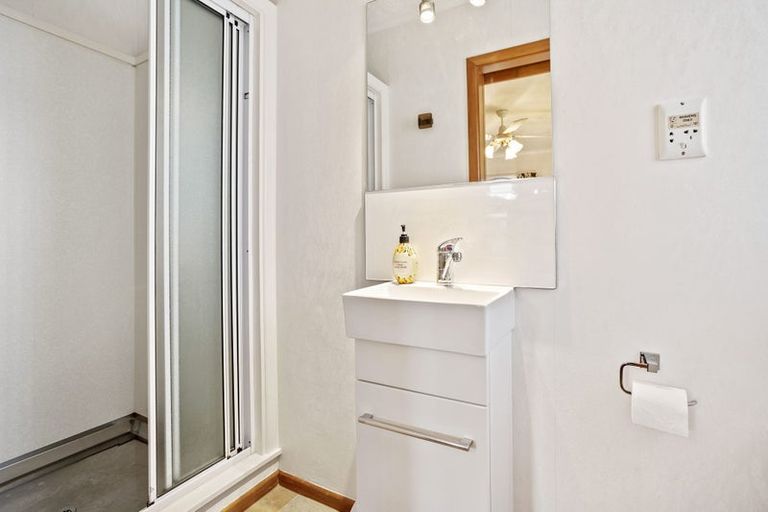 Photo of property in 12 Muscat Place, Henderson, Auckland, 0612