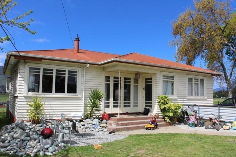 Photo of property in 162 Abel Tasman Drive, Takaka, 7183