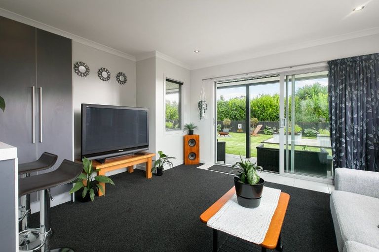 Photo of property in 12 Haden Place, Omokoroa, 3114