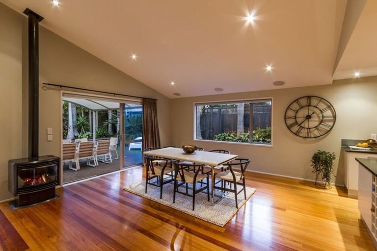 Photo of property in 14 English Oak Drive, Schnapper Rock, Auckland, 0632