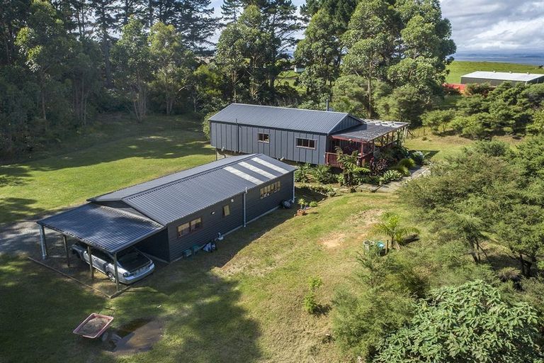 Photo of property in 129 Mcleod Road, South Head, Helensville, 0874