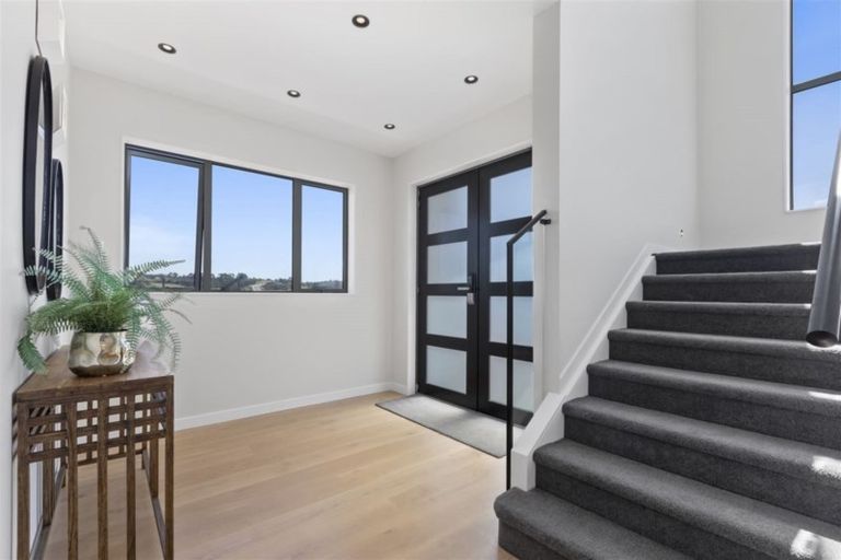 Photo of property in 22 Longshore Drive, Long Bay, Auckland, 0630