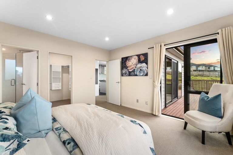 Photo of property in 83 Lake Panorama Drive, Henderson Valley, Auckland, 0612