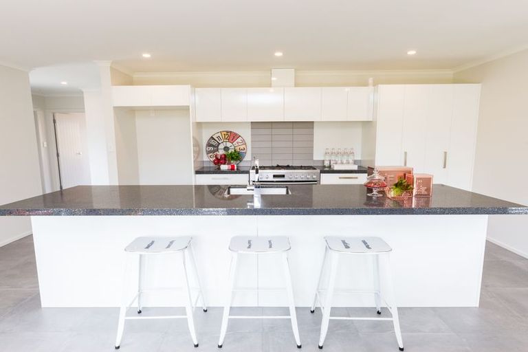 Photo of property in 41 Karina Terrace, Roslyn, Palmerston North, 4414