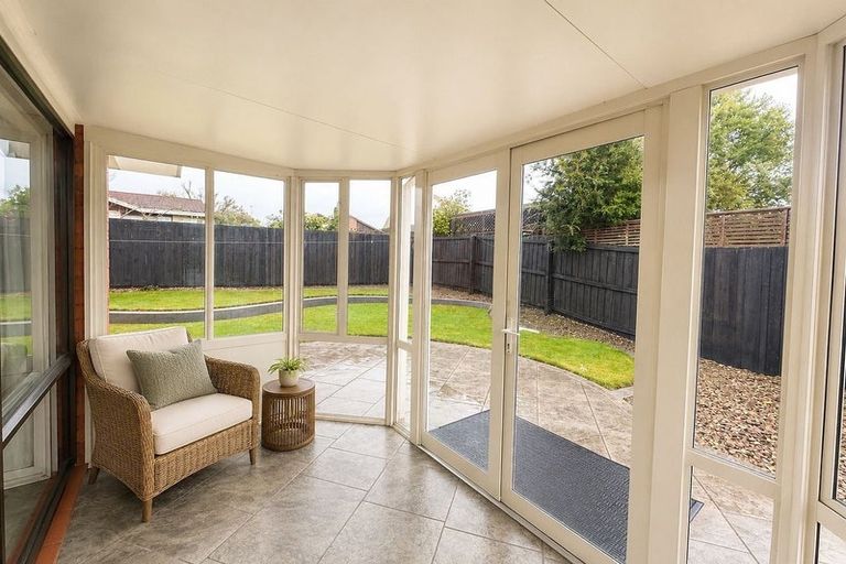 Photo of property in 2/6 Pyatt Place, Redwood, Christchurch, 8051