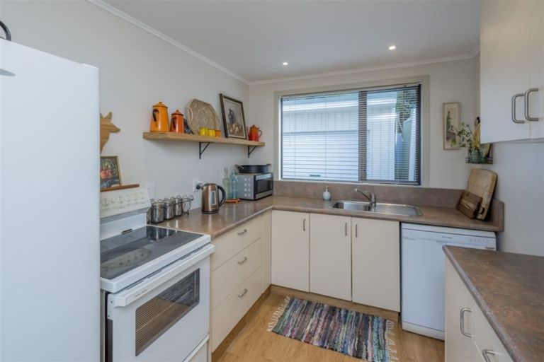 Photo of property in 37 Sarah Street, Waikawa Beach, Manakau, 5573