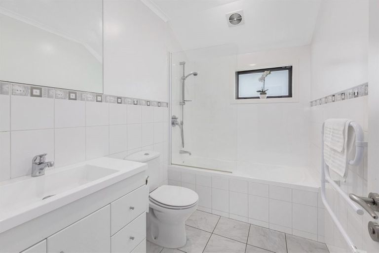 Photo of property in 5 Dusky Crescent, Aotea, Porirua, 5024
