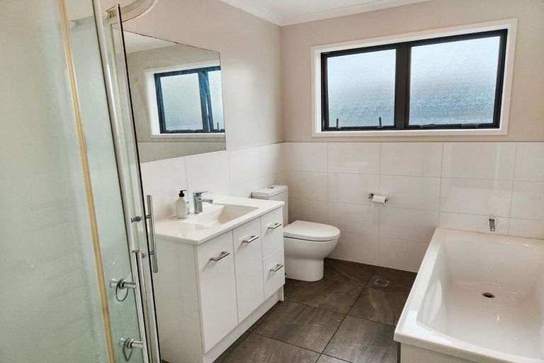 Photo of property in 28 Latimer Way, Petone, Lower Hutt, 5012