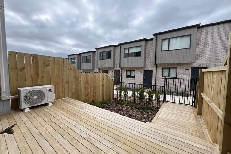 Photo of property in 7 Paetai Lane, Te Atatu Peninsula, Auckland, 0610