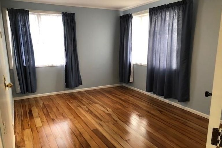 Photo of property in 4 Kereru Street, Henderson, Auckland, 0612