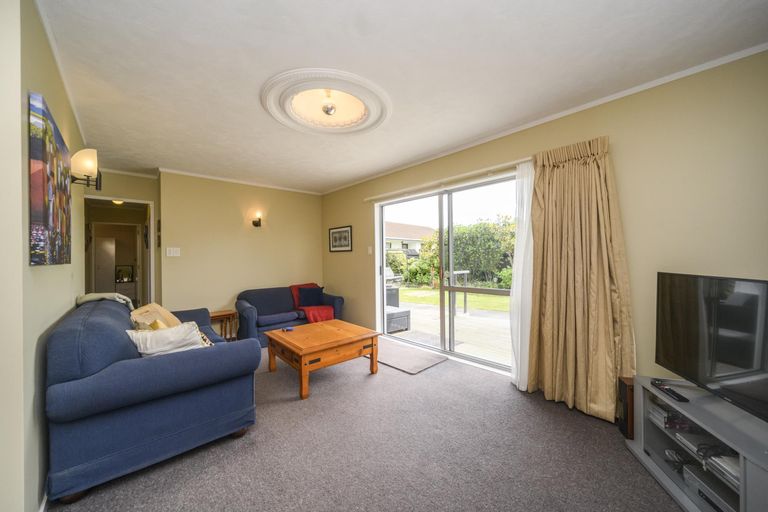 Photo of property in 17 Cargill Grove, Kelvin Grove, Palmerston North, 4414