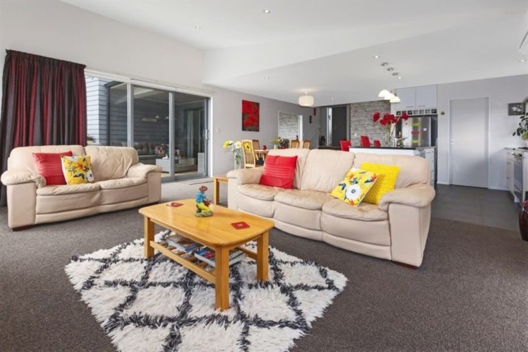 Photo of property in 85 Endeavour Drive, Whitby, Porirua, 5024