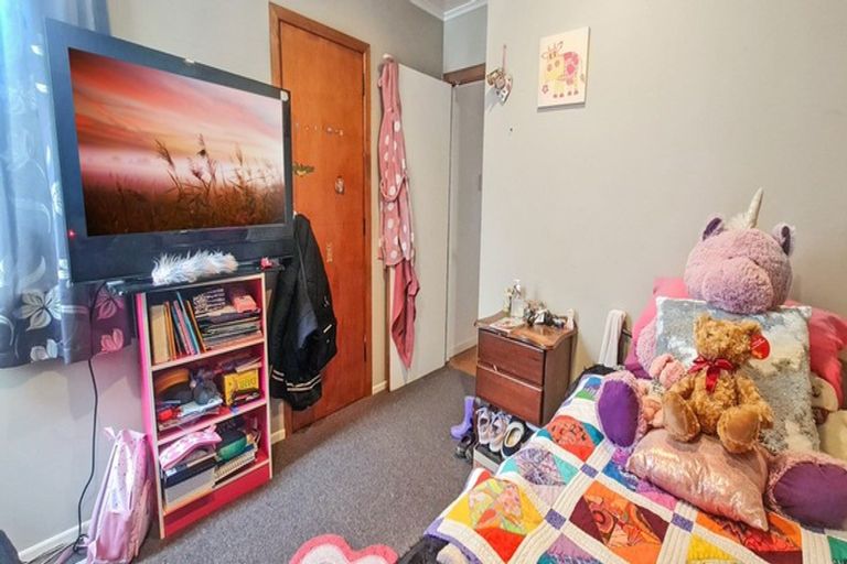 Photo of property in 100 Alexandra Street, Marton, 4710