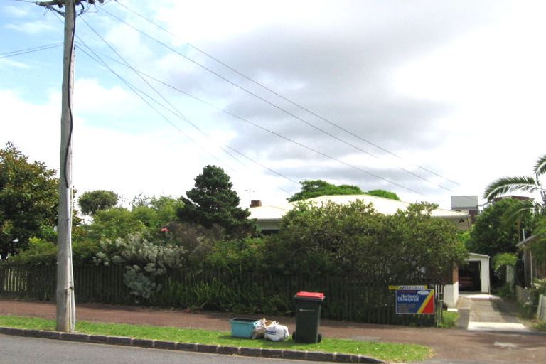 Photo of property in 34 Muripara Avenue, Point Chevalier, Auckland, 1022