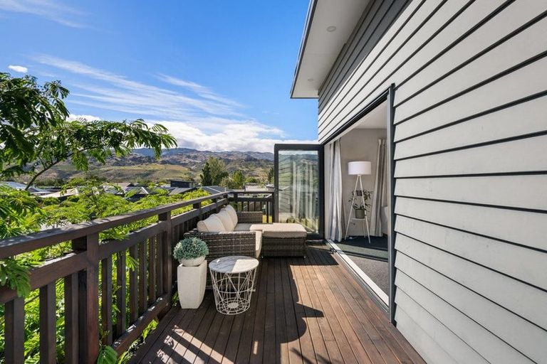 Photo of property in 71 Stratford Drive, Mount Pisa, Cromwell, 9383