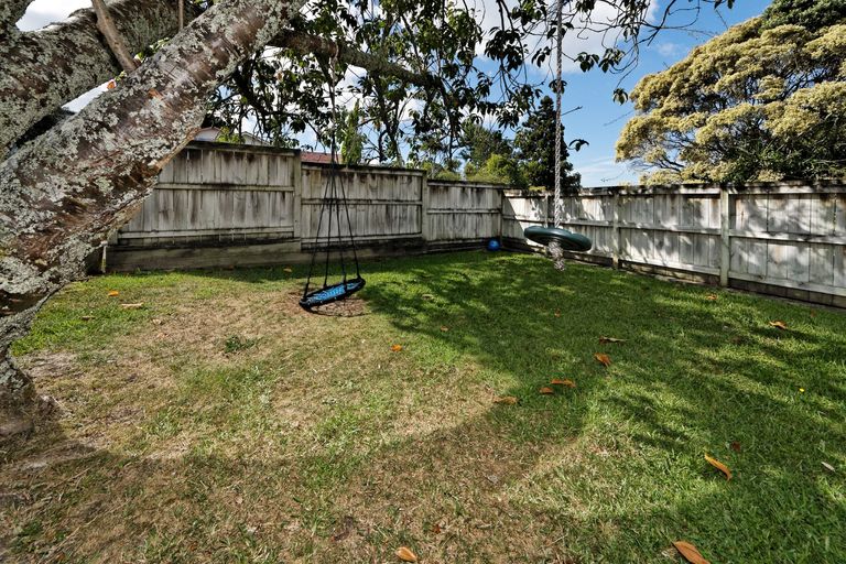 Photo of property in 79 La Rosa Street, Green Bay, Auckland, 0604